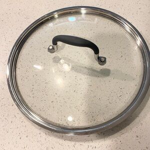 The Pampered Chef Glass Lid with Grey Handle